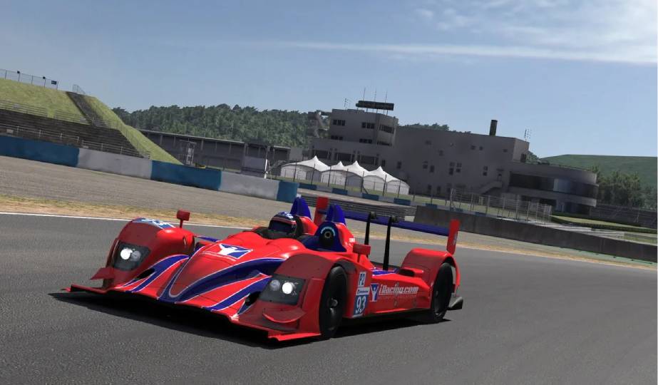 iRacing at entry settings — 1080p single screen, club racing