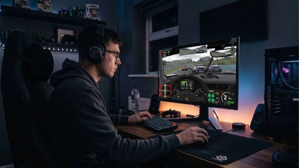 iRacing club racer — new to online sim racing, single screen